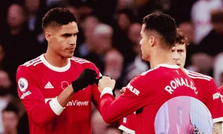 Ronaldo bị đồng đội 'cách ly', bị MU gỡ bỏ hình ảnh