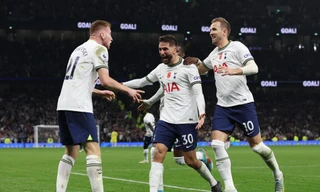 Ngược dòng thần kỳ, Tottenham áp sát Man City