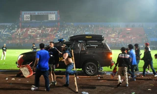 Indonesia phá hủy sân bóng xảy ra thảm kịch giẫm đạp