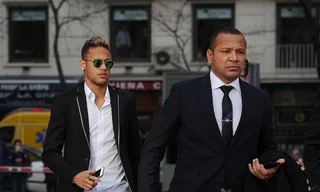 Đối diện nguy cơ tù tội, Neymar đổ hết lên đầu cha