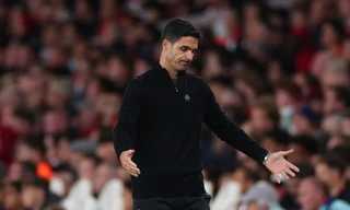 HLV Arteta bực bội vì Arsenal 'biếu không Liverpool 2 bàn'