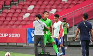 Báo Singapore tôn vinh đội nhà, kêu gọi áp dụng VAR