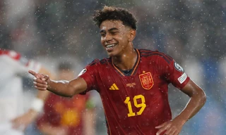 Tây Ban Nha hủy diệt đối thủ trong ngày sao trẻ Barca đi vào lịch sử