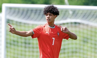 Con trai Ronaldo ra mắt tuyển trẻ Bồ Đào Nha