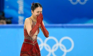 VĐV trượt băng nghệ thuật bật khóc khi bị người hâm mộ Trung Quốc 'ném đá'