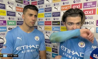 Hai ngôi sao Man City mất lòng nhau vì lý do khó đỡ