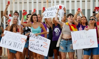 Chủ tịch LĐBĐ Tây Ban Nha tạm rời ghế nhưng vẫn chưa được yên