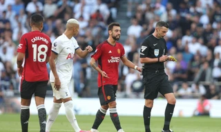 MU 'đá xoáy' trọng tài vì không được hưởng phạt đền