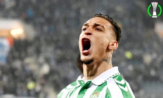 Antony lại ghi siêu phẩm, tỏa sáng trong những tiếng thở dài của CĐV MU