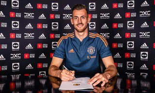 Cựu thủ môn MU rơi vào tình huống dở khóc dở cười trước chung kết Cúp liên đoàn