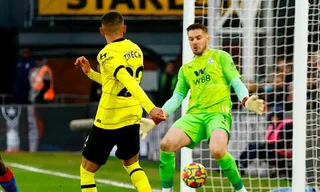 Chật vật hạ đàn em, Chelsea rút ngắn cách biệt với ngôi đầu