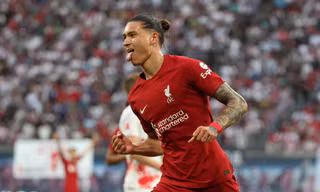 Tân binh đắt giá lập poker, Liverpool thắng tưng bừng