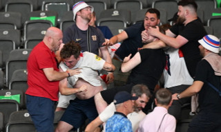 CĐV Anh và Tây Ban Nha xô xát sau chung kết EURO 2024, nhiều người nhập viện