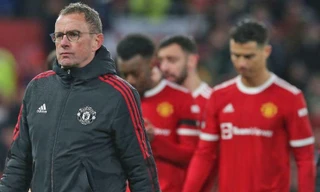HLV Rangnick phản ứng khi MU bị Scholes chỉ trích