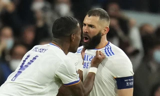 Real tiến gần đến chức vô địch nhờ cú đúp của Benzema