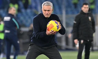 Roma thắng trận, Mourinho khiến tất cả bật cười với câu đùa