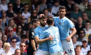 Gvardiol toả sáng rực rỡ, Man City chiếm ngôi đầu Ngoại hạng Anh