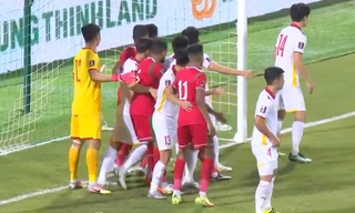 Bài đá góc khó chịu của Oman từng khiến De Gea, Alisson ôm hận