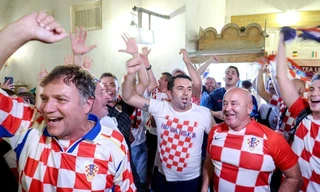 Các CĐV Argentina và Croatia ‘chiến đấu’ căng thẳng từ trước giờ bóng lăn 