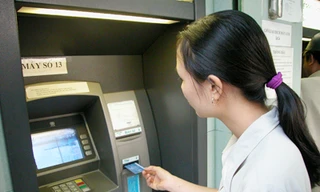 Rút tiền không được bịt khẩu trang