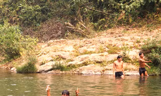 Tộc người 'teo tóp' chuyển mình