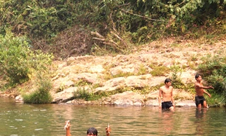 Tộc người 'teo tóp' chuyển mình