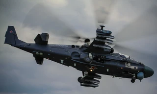 Cận cảnh trực thăng tiến công Ka-52 bạt gió 'săn mồi'