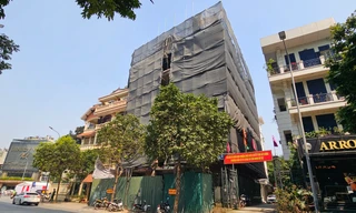 Sau lùm xùm cấp phép, nhà riêng lẻ 4 tầng hầm 'âm thầm' xây xong phần thô