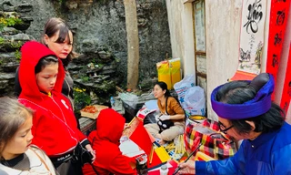 Bán chữ Việt đắt khách đầu xuân