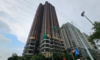 Cao ốc QMS Top Tower 45 tầng 'đắp chiếu' nhiều năm bất ngờ chào bán căn hộ