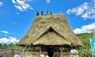 Bà con Xơ Đăng chung sức giữ hồn làng