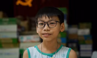 Cháu Nguyễn Ngô Hiền Minh, học sinh lớp 5, Trường Tiểu học Khương Đình (quận Thanh Xuân, Hà Nội) nhờ kỹ năng học trong nhà trường mà thoát hiểm đám cháy chung cư mini phố Khương Hạ an toàn. 