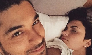 Giám khảo X-Factor bất ngờ bị tung ảnh 'chăn gối'