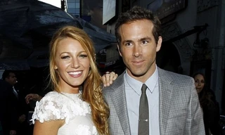 Blake Lively khoe ảnh mang thai con đầu lòng