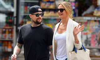 Cameron Diaz tươi tắn dạo phố cùng bồ trẻ 