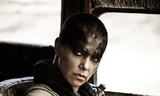 Mỹ nữ Charlize Theron gây sốc với tạo hình đầu trọc dữ tợn