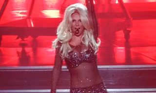 Britney Spears lại bị tố hát nhép