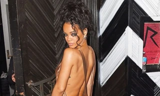 Rihanna mê mẩn mốt 'kín trước hở sau' gợi cảm