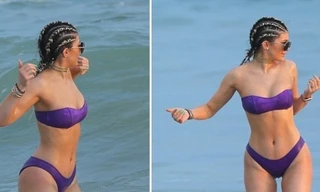 Em gái cô Kim khoe dáng nuột với bikini trên bãi biển