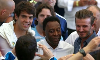 Beckham chụp ảnh cùng Pele ở trận chung kết World Cup