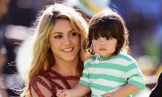 Shakira bế con trai tới dự lễ bế mạc World Cup 2014