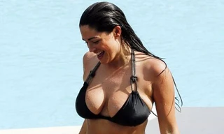 Người mẫu Anh diện bikini vô cùng gợi cảm