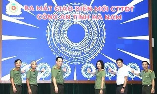 Các đại biểu tại lễ ra mắt.