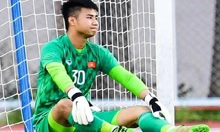 Từ bé, Văn Toản ngã đau cũng không để rơi kẹo