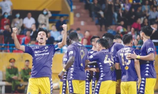 Hà Nội loại Sài Gòn khỏi cuộc đua vô địch bằng trận thắng đậm 4-2 ảnh: NHƯ Ý 