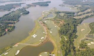 Sân golf Kings Course thuộc BRG Kings Island Golf Resort (Đồng Mô, Sơn Tây, Hà Nội) ảnh: MẠNH THẮNG 