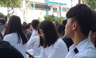 Học sinh được dùng điện thoại trong giờ học, thầy cô khó kiểm soát? 