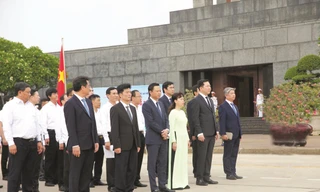 Đại diện lãnh đạo Đảng ủy, Hội đồng thành viên, Ban Tổng giám đốc tại lễ báo công dâng Bác