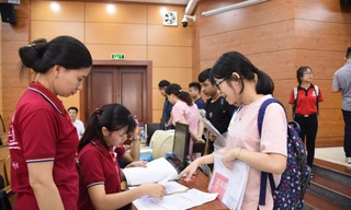 Ngành giáo dục đã cắt giảm nhiều thủ tục hành chính thời gian qua Ảnh: Diệp An