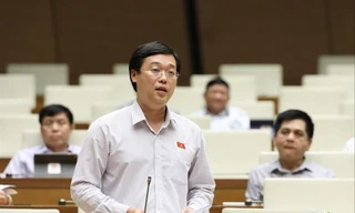 ĐBQH Lê Quốc Phong (Bình Thuận) mong muốn Quốc hội, ĐBQH, HĐND các tỉnh, thành xem việc tiếp xúc và lắng nghe tiếng nói trẻ em là trách nhiệm của mình. Ảnh: Nhật Minh 